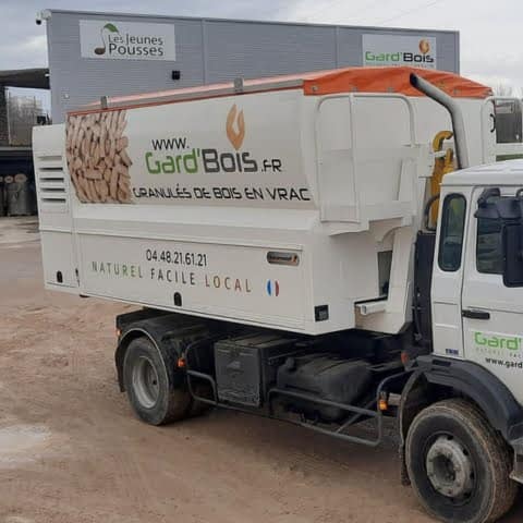 Camion souffleur de granulés en vrac