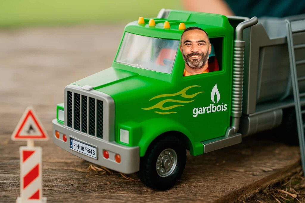 Livreur de pellet dans son camion